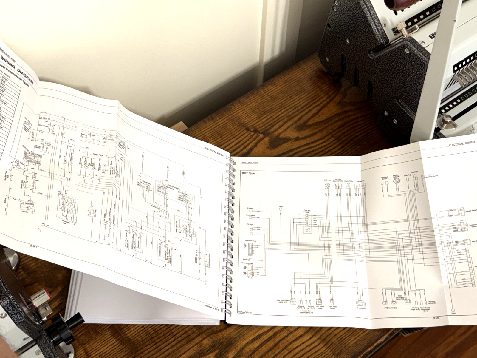 KUBOTA L2800 L3400 WORKSHOP MANUAL TRACTOR - WIRE BOUND, COVERS, XL FOLDOUTS